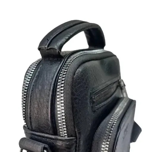 ست هدیه کیف و کفش اسپرت زنانه و مردانه شامل کتانی اسکیچرز، کیف دوشی و کیف پول سه لت قفلدار