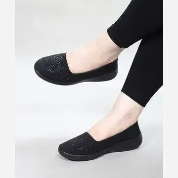 کفش زنانه راحتی مدل تینا برند چکاوک با رویه ماکروفایبر نگیندار و زیره PU سبک
