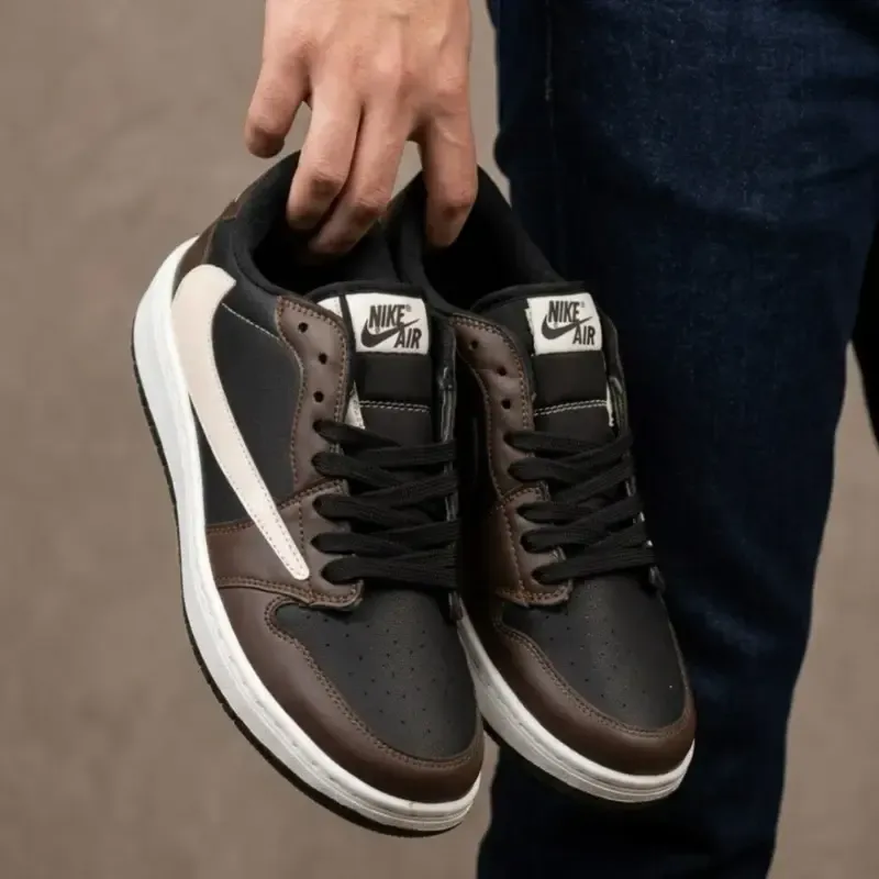 کفش نایک تراویس مردانه قهوه ای مشکی رویه چرم صنعتی دور دوخت کف دوخت اشتروبل قالب استاندارد