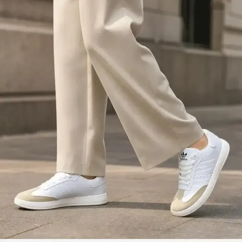 ونس زنانه آدیداس سفید کرم قالب کوچک
