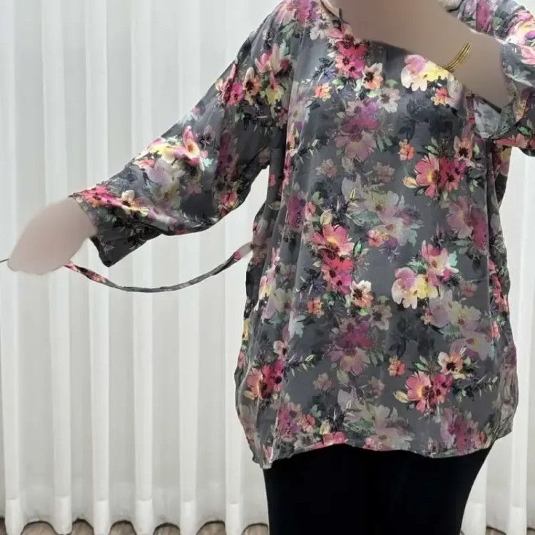 بلوز زنانه نخی مدل گل یخی فری سایز مناسب تا سایز 54