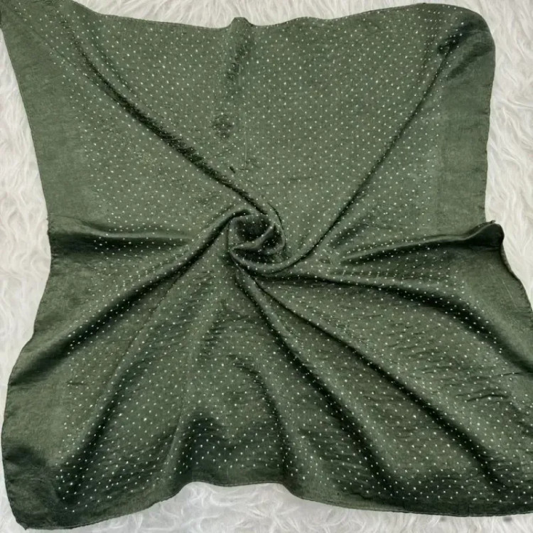 مینی اسکارف مجلسی گارزا نگین دار ابعاد 70 در 70 سانتی متر