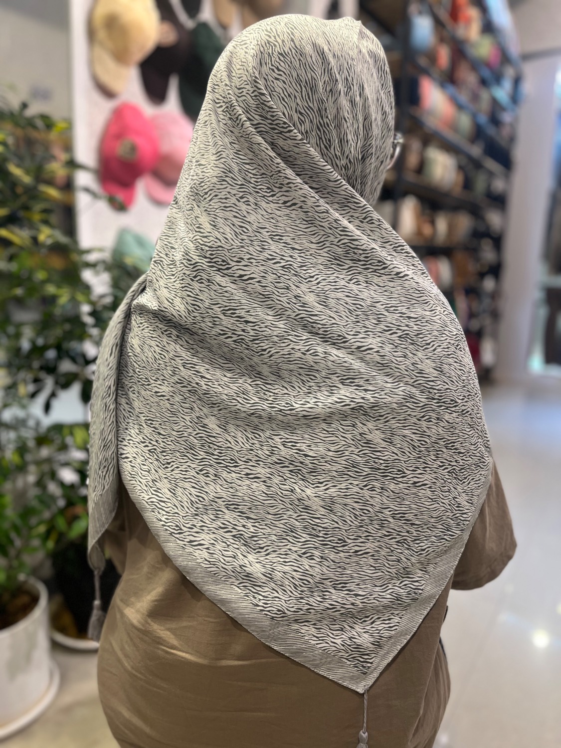 روسری نخی پاییزه قواره 140 طرح زبرا | دارای رنگ بندی . منگوله دار