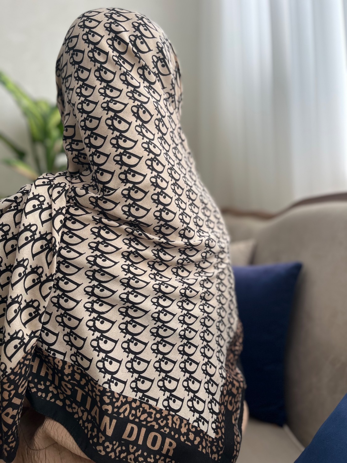 روسری نخی طرح دیور قواره 140
