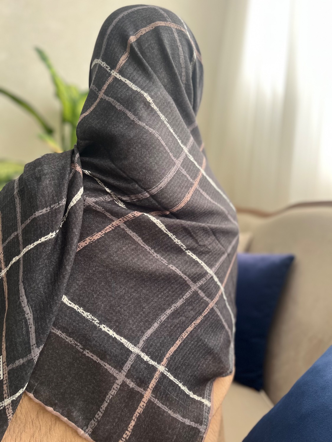 روسری نخی قواره 140 | دارای طرح بندی . دور دست دوز