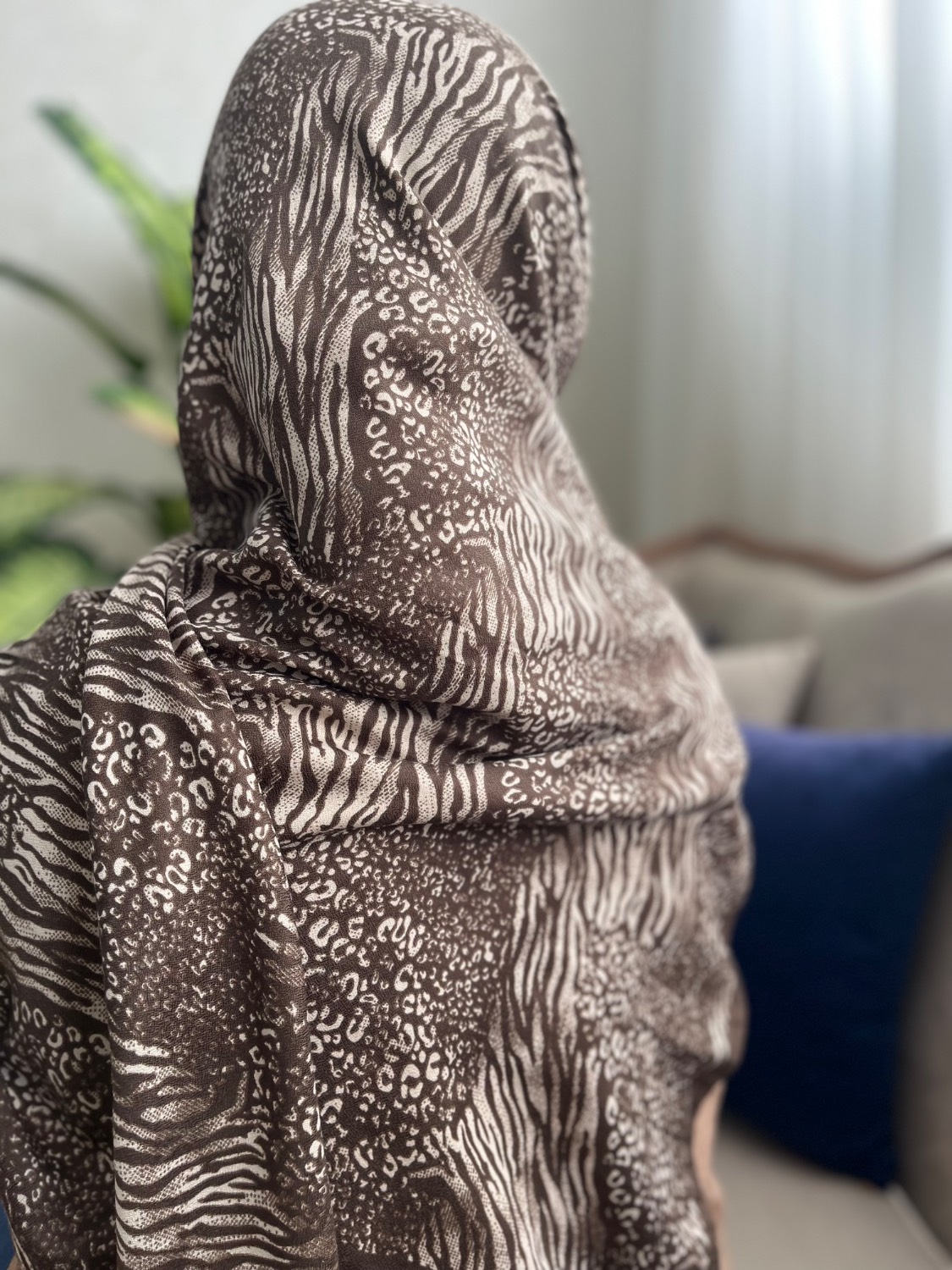 روسری نخی پاییزه طرح زبرا کرم قهوه ای قواره 140